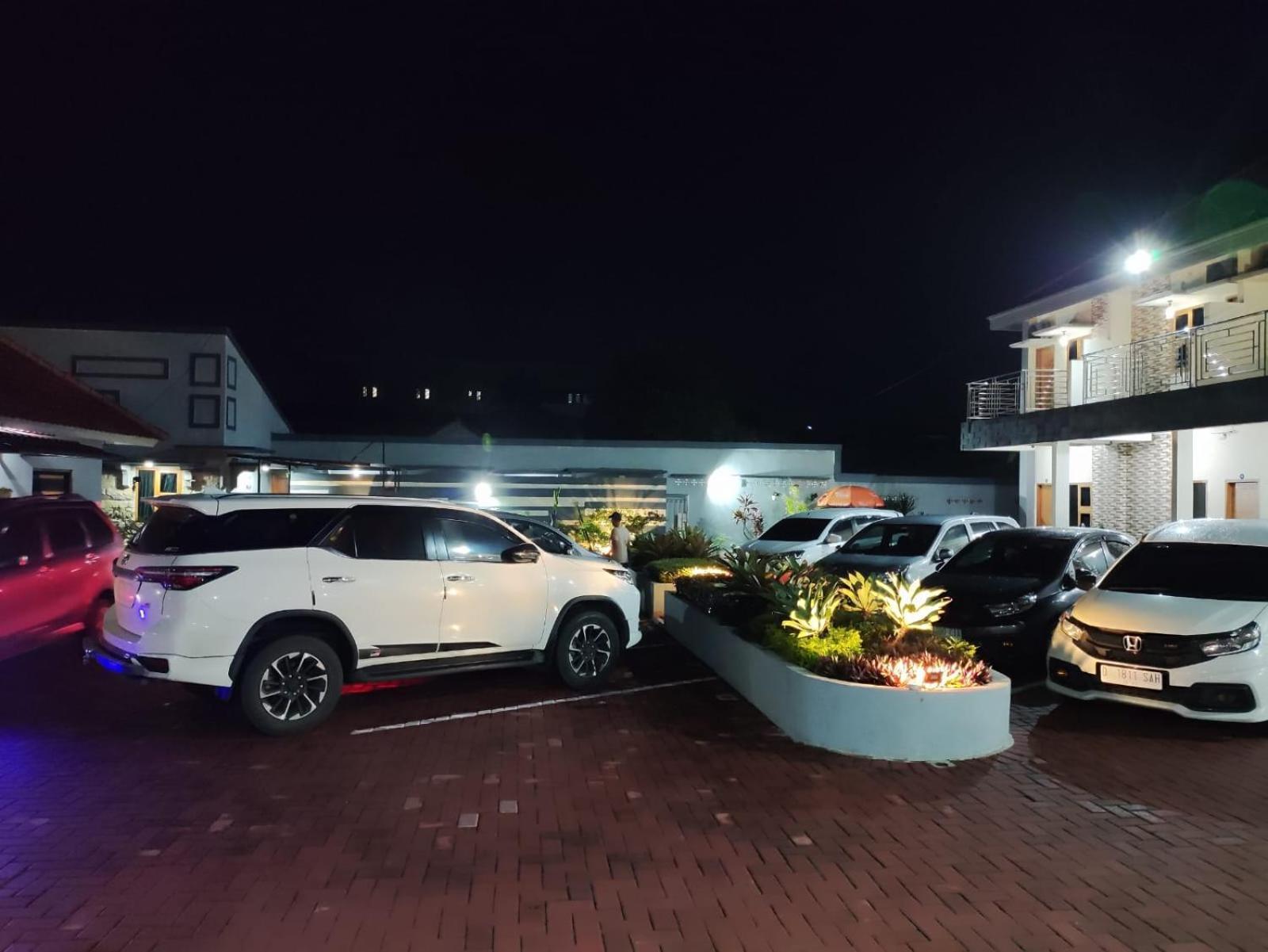 Hotel Cibening Purwakarta Exterior foto